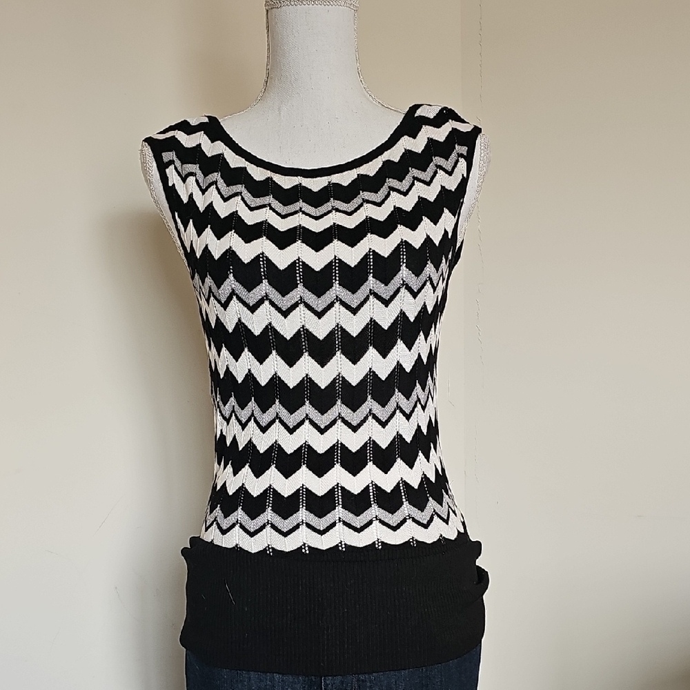 WHBM Black and White Chevron Sleeveless Top